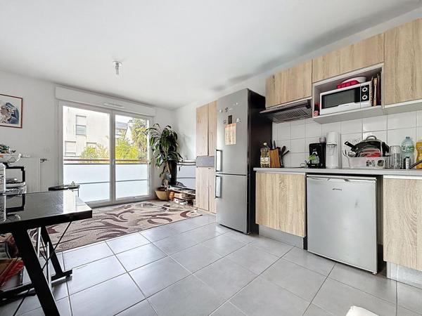 T2 lumineux avec balcon et parking – Résidence récente à Nantes