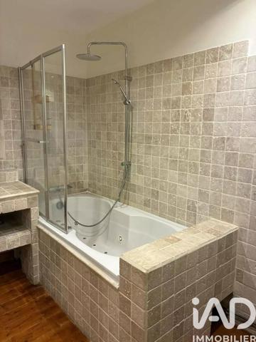 Maison à vendre 5 pièces 129,7 m² Saint-Saturnin-lès-Avignon