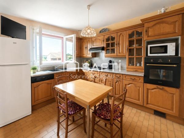 Maison familiale avec jardin à Échiré