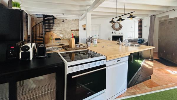 Maison
         4 pièces
        - 96 m² Bien prestige 582 750 € *