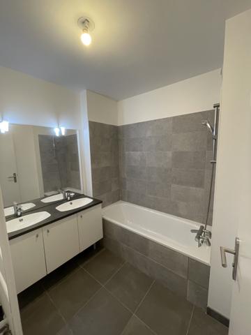 Appartement T3 Traversant avec Extérieur et Parking - 33200 Bordeaux
