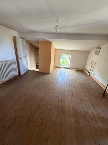 Maison de village
                                                                                                                                                                                                                                                                                                                        5 pièce(s)                                                                                                                                                                                                          2 chambre(s)                                                                                                                                                                                                          96.13  m²