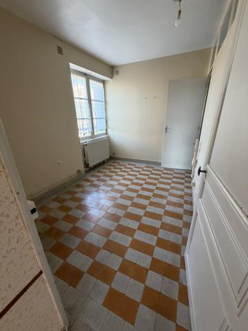 Maison de village
                                                                                                                                                                                                                                                                                                                        5 pièce(s)                                                                                                                                                                                                          2 chambre(s)                                                                                                                                                                                                          96.13  m²