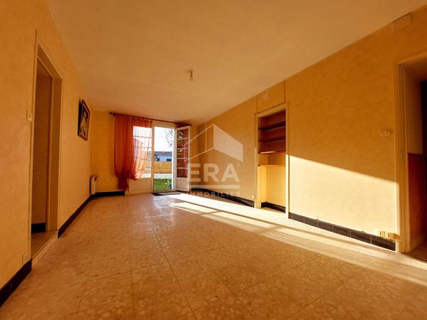 RARE SUR BREUILLET - APPARTEMENT EN REZ DE JARDIN - AVEC JARDIN PRIVATIF