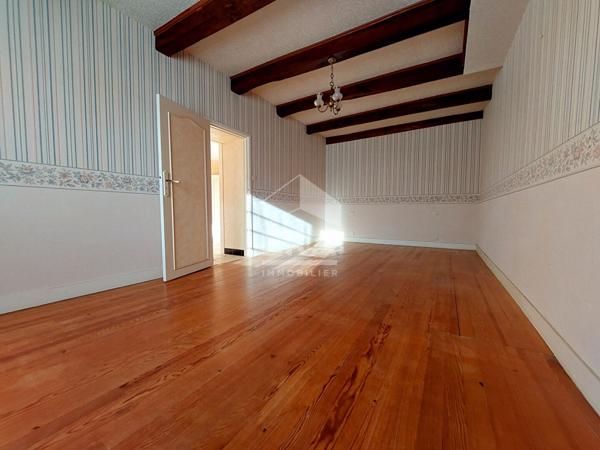 RARE SUR BREUILLET - APPARTEMENT EN REZ DE JARDIN - AVEC JARDIN PRIVATIF