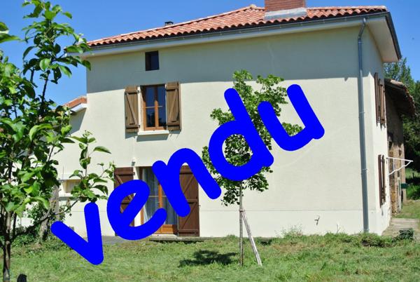 Maison de village rénovée avec granges