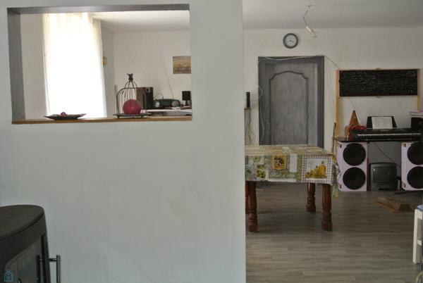 Maison de village rénovée avec granges