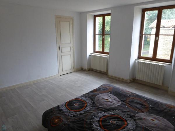 Maison de village rénovée avec granges