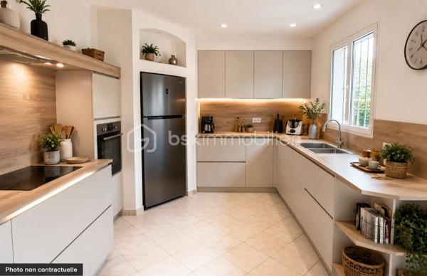🏡 BSK IMMOBILIER – VALÉRIE BARBIERI vous propose en exclusivité un bien rare sur le secteur ! 🏡

✨ Cadre de vie privilégié, calme absolu et village accessible à pied ! ✨

Idéalement située dans un environnement résidentiel recherché, à seulement quelques minutes à pied du cœur du village, de ses commerces, écoles et commodités, cette superbe maison familiale saura vous séduire par ses volumes généreux, son confort moderne et son magnifique terrain de 2 000 m² entièrement clos.

Dès l'entrée, vous découvrirez un espace accueillant avec placard, ouvrant sur une vaste pièce de vie d'environ 50 m² baignée de lumière , composée d'un salon et d'une salle à manger. Cet espace bénéficie d'une climatisation gainable ainsi que d'un poêle à bois, pour un confort optimal tout au long de l'année.

La cuisine semi-ouverte d'environ 20 m², également climatisée, offre un espace convivial tourné vers l'extérieur et la piscine, tout comme le séjour.

Le rez-de-chaussée accueille une belle suite parentale avec dressing et salle d'eau privative, ainsi qu'un WC indépendant.

À l'étage, vous trouverez : Deux grandes chambres lumineuses, Une salle de bains, Un WC indépendant.

🌴 À l'extérieur, le charme opère immédiatement !

Le terrain plat de 2 000 m², entièrement clôturé, et arboré vous permettra de profiter pleinement d'un cadre verdoyant et intimiste.

Une piscine de 8 x 4 mètres invite à la détente et aux moments de convivialité en famille ou entre amis.

Un garage ainsi qu'une buanderie viennent compléter les prestations de cette propriété.

Les atouts qui font la différence :
✅ Secteur particulièrement recherché
✅ Quartier résidentiel calme et sécurisé
✅ Village et commodités accessibles à pied
✅ Terrain clos de 2 000 m²
✅ Piscine 8 x 4 m
✅ Suite parentale en rez-de-chaussée
✅ Climatisation gainable
✅ Poêle à bois
✅ Garage et buanderie
✅ Fibre optique
✅ Vide sanitaire
✅ Tout-à-l'égout

💎 Une maison offrant un équilibre parfait entre confort, tranquillité et proximité des commodités.

DPE en cours …
Vidéo à la demande! 

Un bien rare à la vente qui conviendra aussi bien à une résidence principale qu'à une résidence secondaire de qualité.

📞 Contactez-moi dès aujourd'hui pour organiser votre visite et découvrir cette propriété.
Visites possibles 7 jours sur 7, week-ends et jours fériés inclus, sur rendez-vous.
