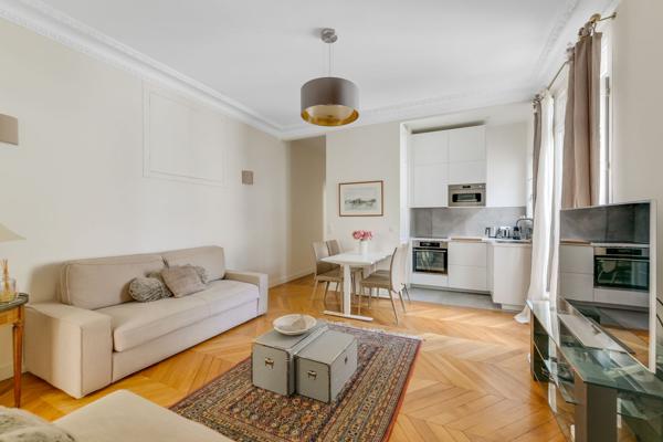 Vente Appartement108 m² - 4 Pièces - PARIS (75008)