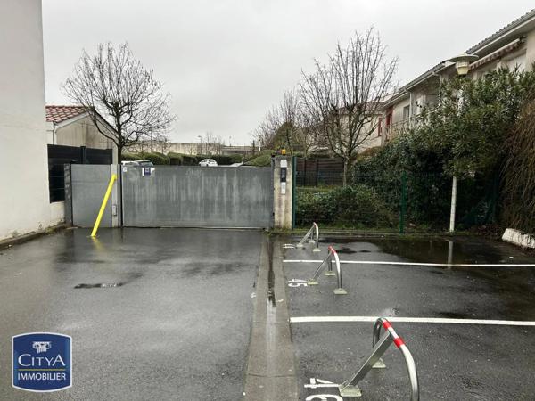 Parking à louer 8m²
