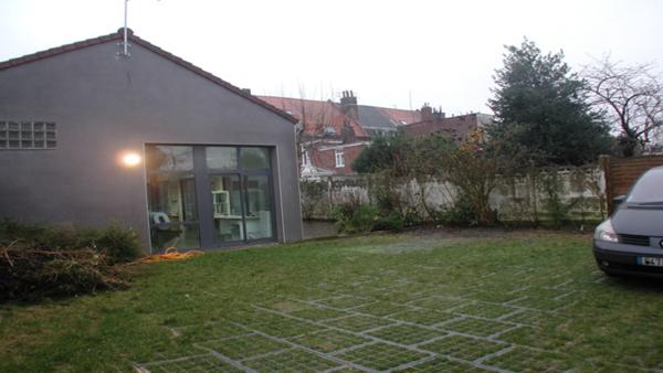 À LOUER ! Local professionnel ou commercial de 120 m² avec terrasse, parking et nombreux atouts