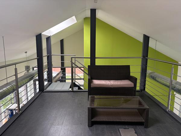 À LOUER ! Local professionnel ou commercial de 120 m² avec terrasse, parking et nombreux atouts