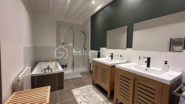 Découvrez ce mas en pierre des années 1900, un véritable bijou de 550 m² dont 350 ont été rénové est niché dans un écrin de verdure de 6900 m².
Située dans un cadre calme et paisible, cette propriété allie charme et robustesse. Les murs en pierre, témoins d’un savoir-faire traditionnel, vous garantissent une solidité exceptionnelle et une isolation naturelle, idéale pour préserver la fraîcheur en été et la chaleur en hiver.

Ce mas offre un potentiel incroyable pour divers projets.

Que vous souhaitiez en faire une maison familiale spacieuse, un gîte accueillant ou même un espace de travail créatif, les possibilités sont infinies. Avec son vaste terrain, vous pourrez envisager des aménagements extérieurs tels qu’une piscine, des jardins paysagers ou des espaces de loisirs.