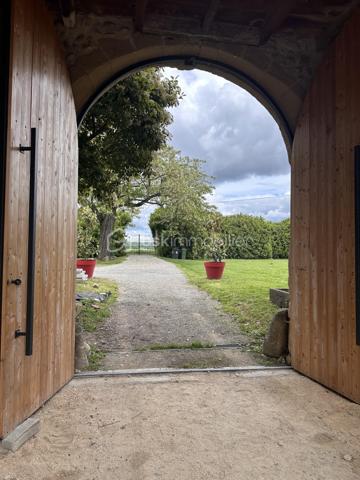 Découvrez ce mas en pierre des années 1900, un véritable bijou de 550 m² dont 350 ont été rénové est niché dans un écrin de verdure de 6900 m².
Située dans un cadre calme et paisible, cette propriété allie charme et robustesse. Les murs en pierre, témoins d’un savoir-faire traditionnel, vous garantissent une solidité exceptionnelle et une isolation naturelle, idéale pour préserver la fraîcheur en été et la chaleur en hiver.

Ce mas offre un potentiel incroyable pour divers projets.

Que vous souhaitiez en faire une maison familiale spacieuse, un gîte accueillant ou même un espace de travail créatif, les possibilités sont infinies. Avec son vaste terrain, vous pourrez envisager des aménagements extérieurs tels qu’une piscine, des jardins paysagers ou des espaces de loisirs.