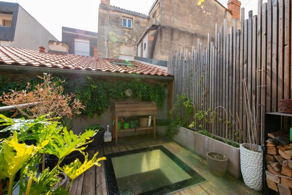 ARCHITECTURE TRANSFORMÉE - LOFT AVEC PISCINE AUX CHARTRONS - Bordeaux