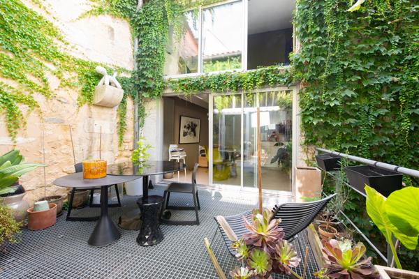 ARCHITECTURE TRANSFORMÉE - LOFT AVEC PISCINE AUX CHARTRONS - Bordeaux