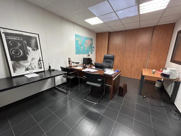 Location Local commercial 9 pièces 351 m2 à Saint-Quentin