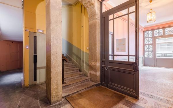 Appartement à vendre    2 pièces • 29,60 m2 Lyon 2