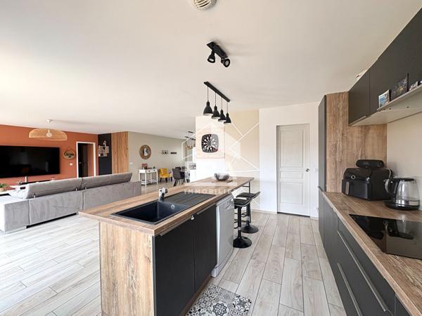 MAISON RECENTE  A 8 MINUTES DE SURGERES/ 3 CHAMBRES/ JARDIN