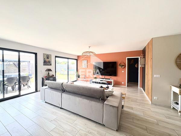 MAISON RECENTE  A 8 MINUTES DE SURGERES/ 3 CHAMBRES/ JARDIN