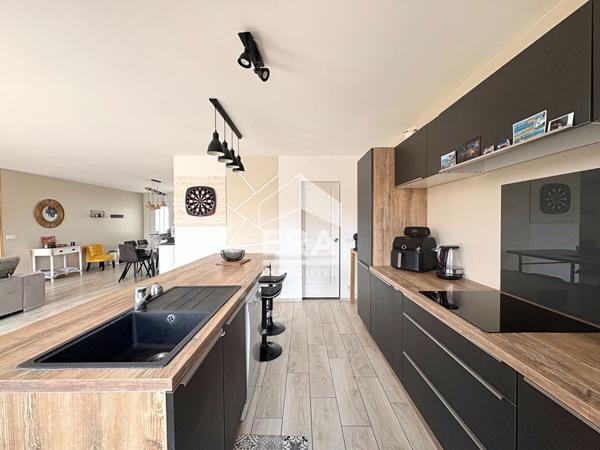 MAISON RECENTE  A 8 MINUTES DE SURGERES/ 3 CHAMBRES/ JARDIN