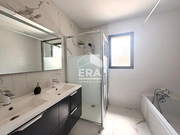 MAISON RECENTE  A 8 MINUTES DE SURGERES/ 3 CHAMBRES/ JARDIN
