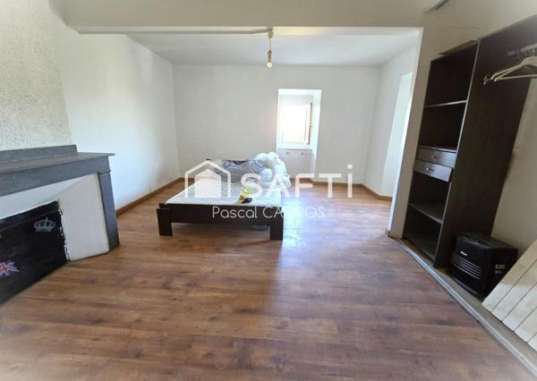 Maison de ville avec terrasse et petit jardin