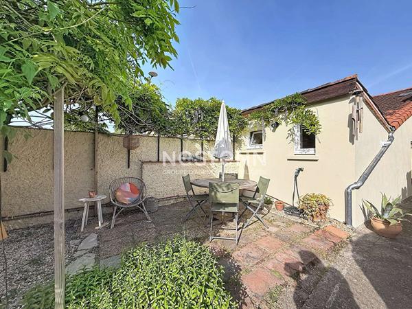 A VENDRE - MURET- CENTRE VILLE - Maison de ville T3 avec jardin et grand garage independant
