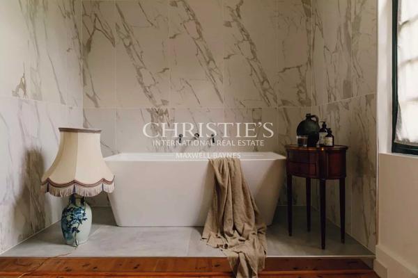 Magnifique propriété du XVIIIe siècle sur environ 12 hectares