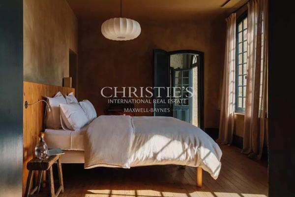 Magnifique propriété du XVIIIe siècle sur environ 12 hectares