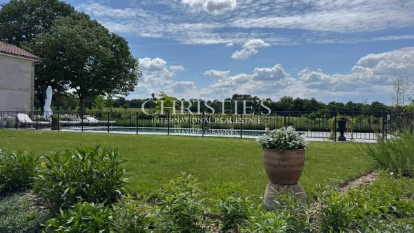 Magnifique propriété du XVIIIe siècle sur environ 12 hectares
