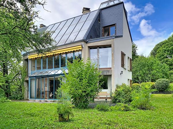 Maison d'architecte Soulaire Et Bourg -198 m² - 3 chambres - jardin
