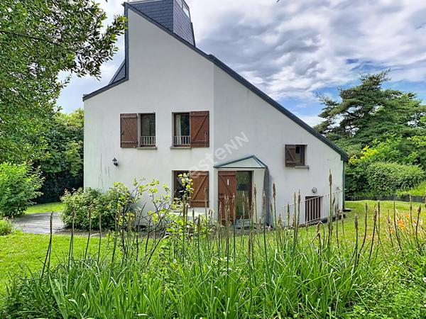Maison d'architecte Soulaire Et Bourg -198 m² - 3 chambres - jardin