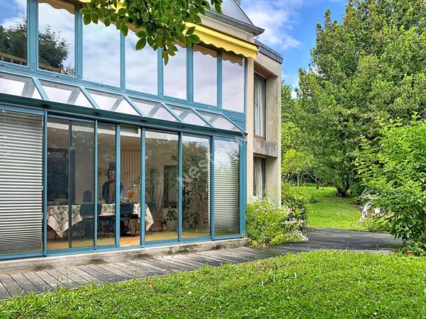 Maison d'architecte Soulaire Et Bourg -198 m² - 3 chambres - jardin