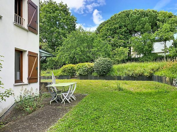 Maison d'architecte Soulaire Et Bourg -198 m² - 3 chambres - jardin