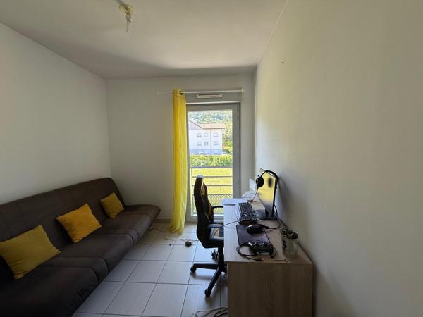 Face aux montagnes, au calme et baigné de lumière : votre futur chez-vous vous attend.