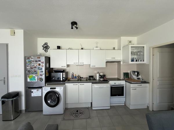 Face aux montagnes, au calme et baigné de lumière : votre futur chez-vous vous attend.