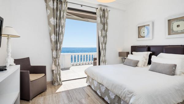 Villa d’exception pieds dans l’eau avec ponton privé