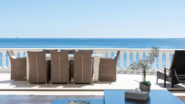 Villa d’exception pieds dans l’eau avec ponton privé