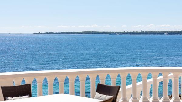 Villa d’exception pieds dans l’eau avec ponton privé