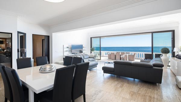 Villa d’exception pieds dans l’eau avec ponton privé