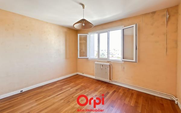 Appartement à vendre    3 pièces •  Montluçon