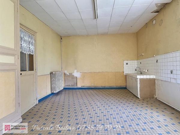 Maison de Bourg avec cour et jardin - Vernantes (49390)