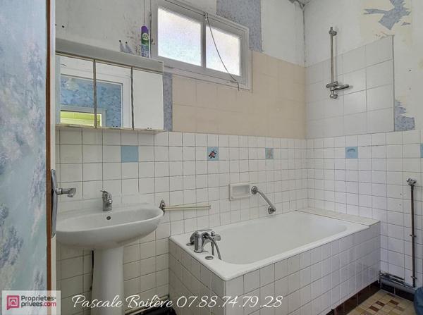 Maison de Bourg avec cour et jardin - Vernantes (49390)