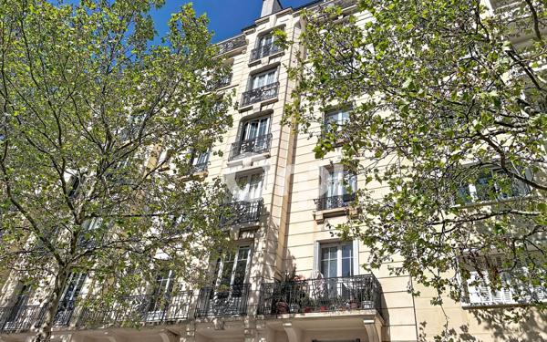 Appartement à vendre    6 pièces • 121,68 m2 Paris 15