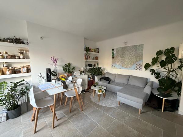 Rue Consolat - T2 -Dernier étage - 30m2 - Parfait Etat 126 000 euro FAI