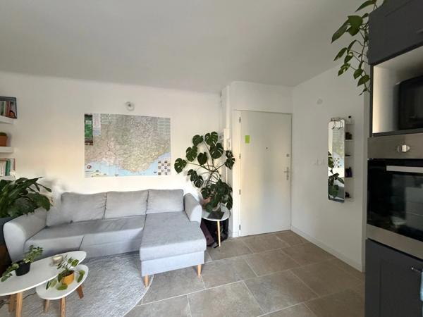 Rue Consolat - T2 -Dernier étage - 30m2 - Parfait Etat 126 000 euro FAI