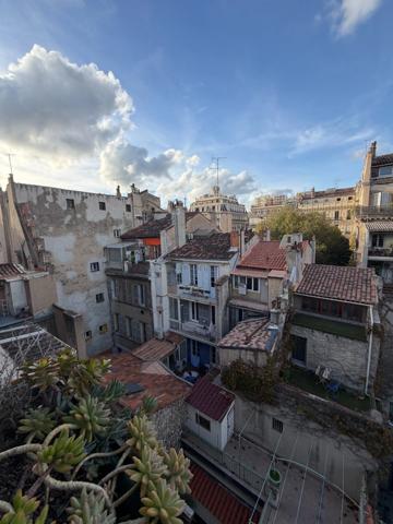 Rue Consolat - T2 -Dernier étage - 30m2 - Parfait Etat 126 000 euro FAI