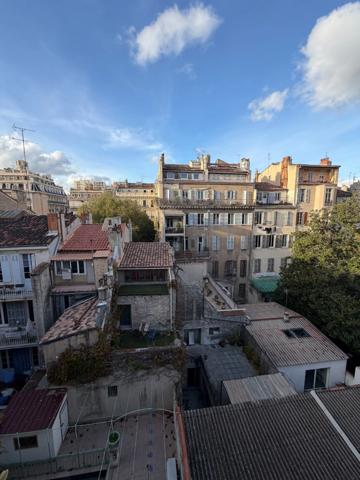 Rue Consolat - T2 -Dernier étage - 30m2 - Parfait Etat 126 000 euro FAI